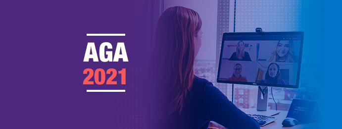 Femme devant une rencontre virtuelle avec la mention AGA 2021